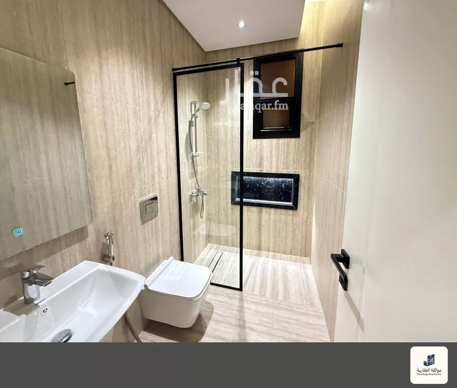 شقة 3 غرف في الحمرا 4