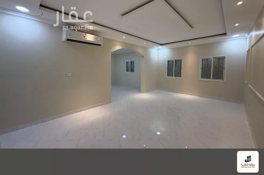 فيلا 5 غرف في العقيق 5