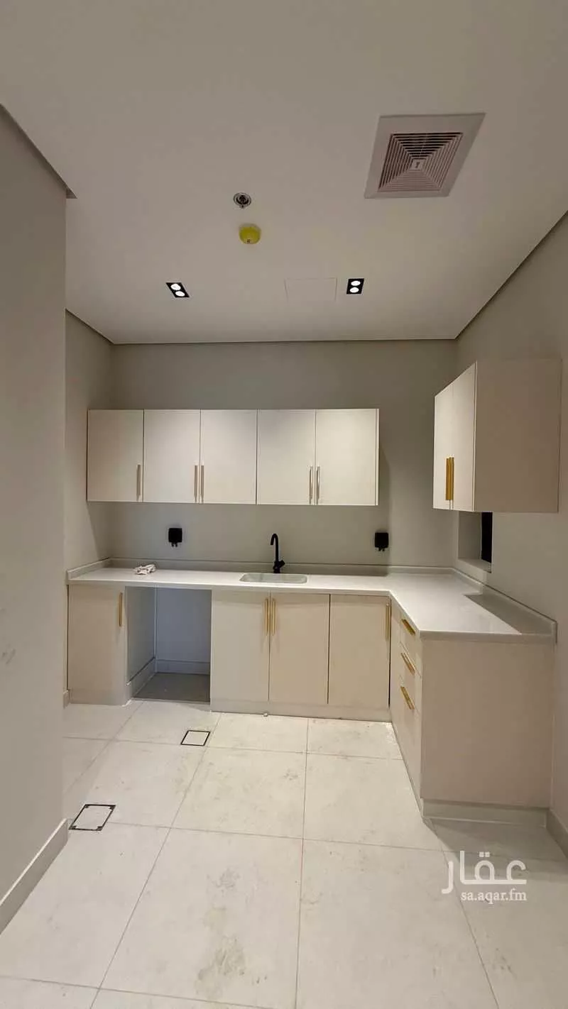 شقة 3 غرف في الحمرا 4