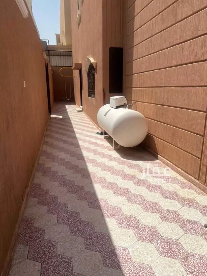 فيلا 9 غرف في الحزم 1