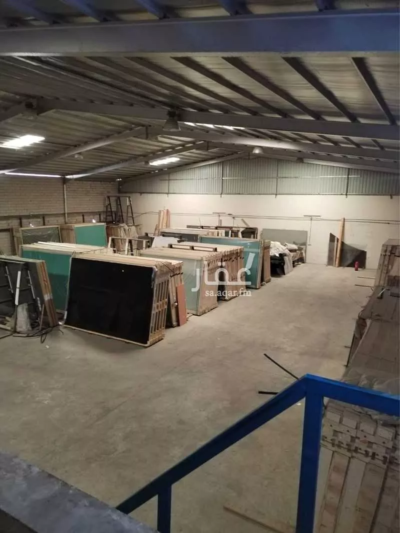 مستودع 1200 م² في الفاروق 4