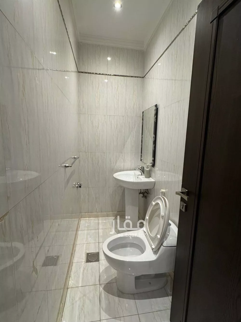 3 bedroom apartment in Al Rawdah, Jeddah 8