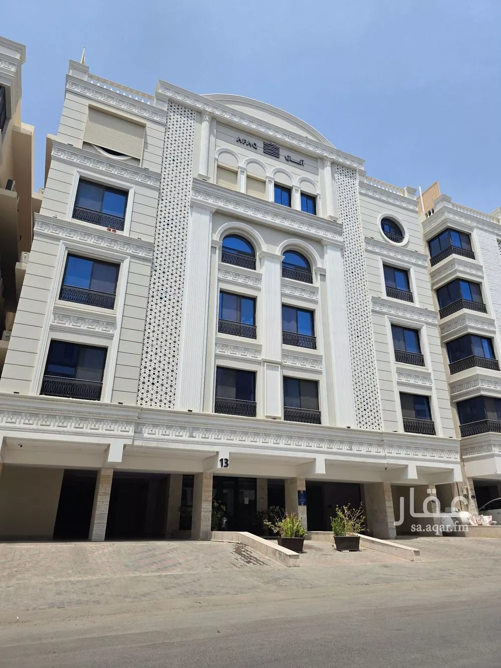 شقة 5 غرف في الواحة