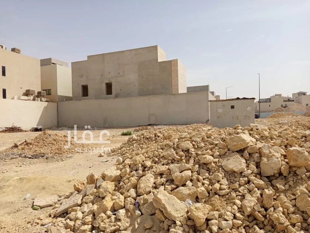880 sqm land in Al Nada 2