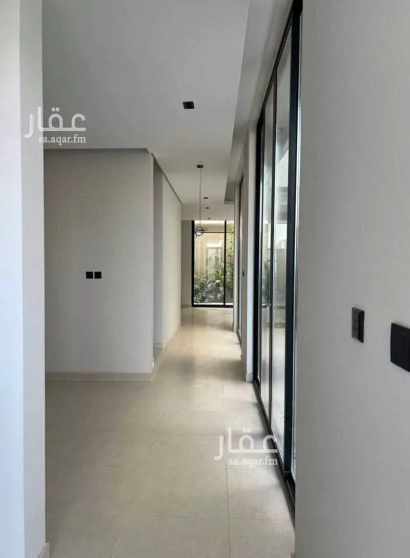 فيلا 4 غرف في العارض 2