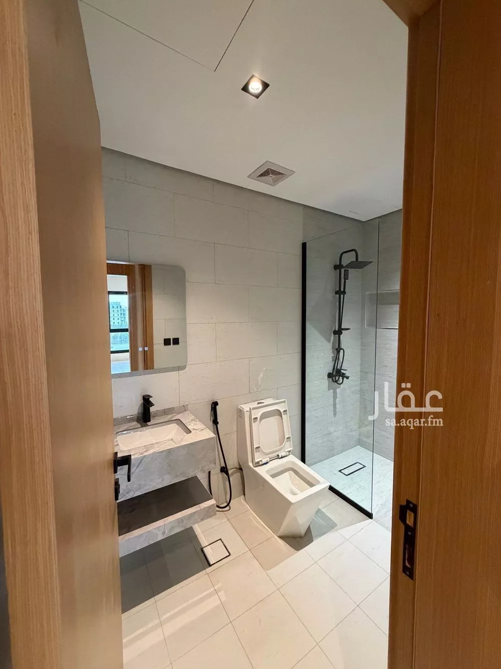 شقة 3 غرف في الحمرا 4