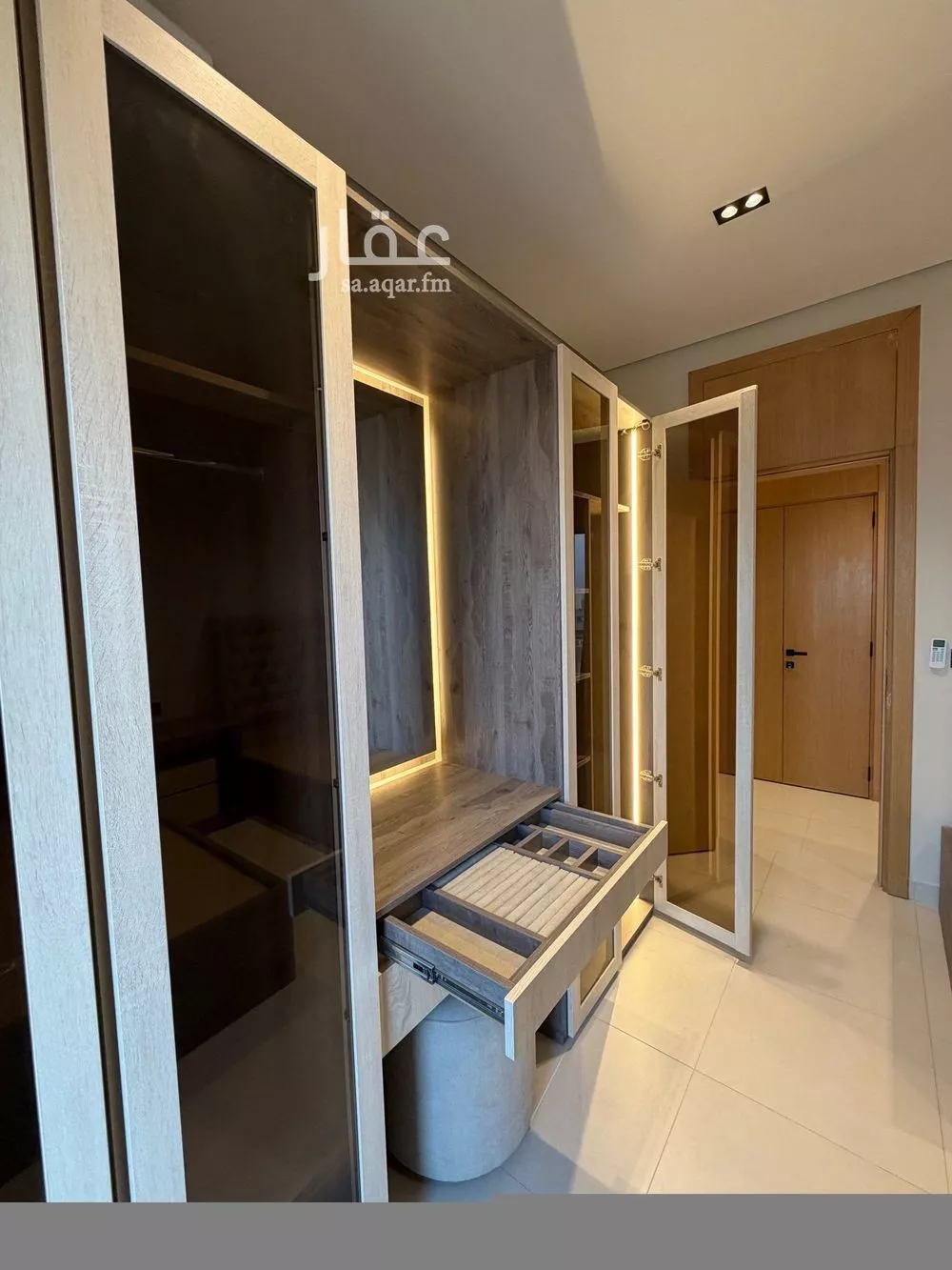 شقة 3 غرف في الحمرا 5