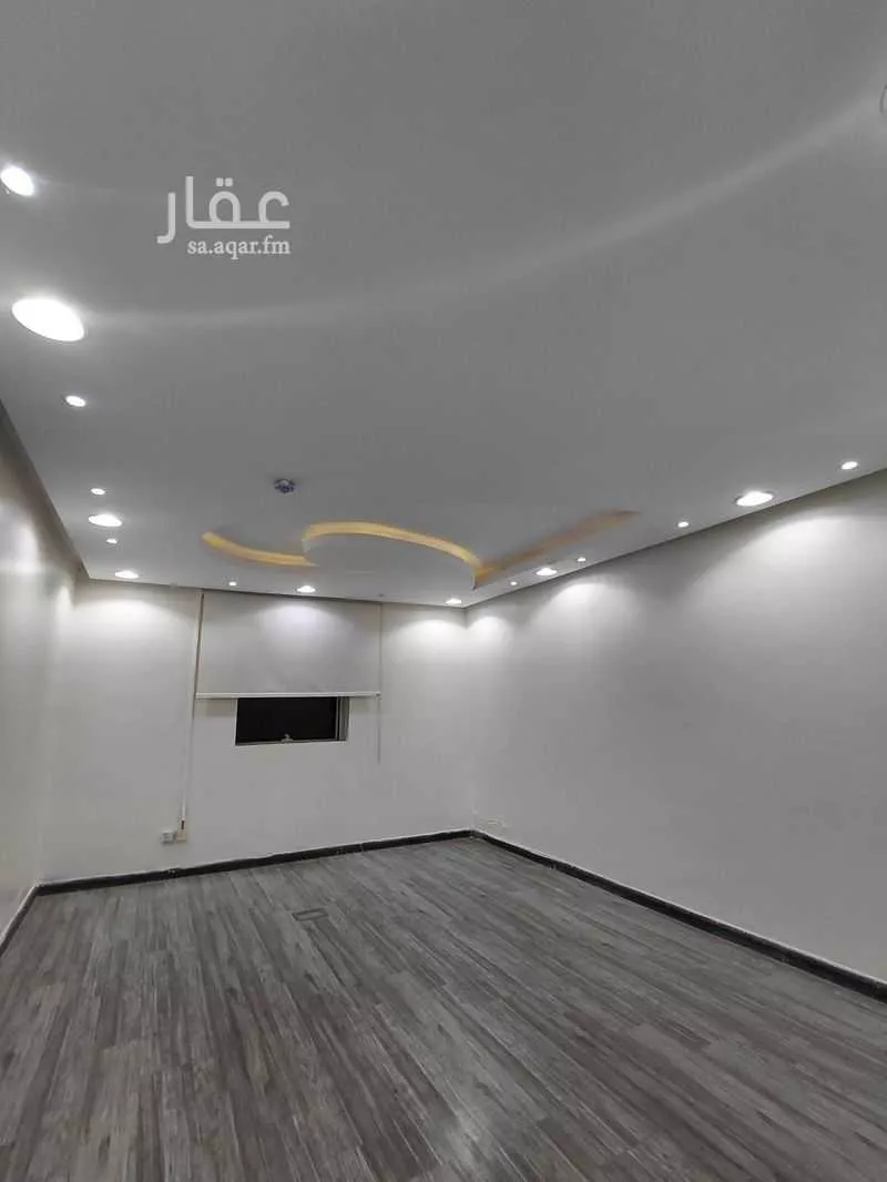 مكتب 90 م² في الحمراء 5