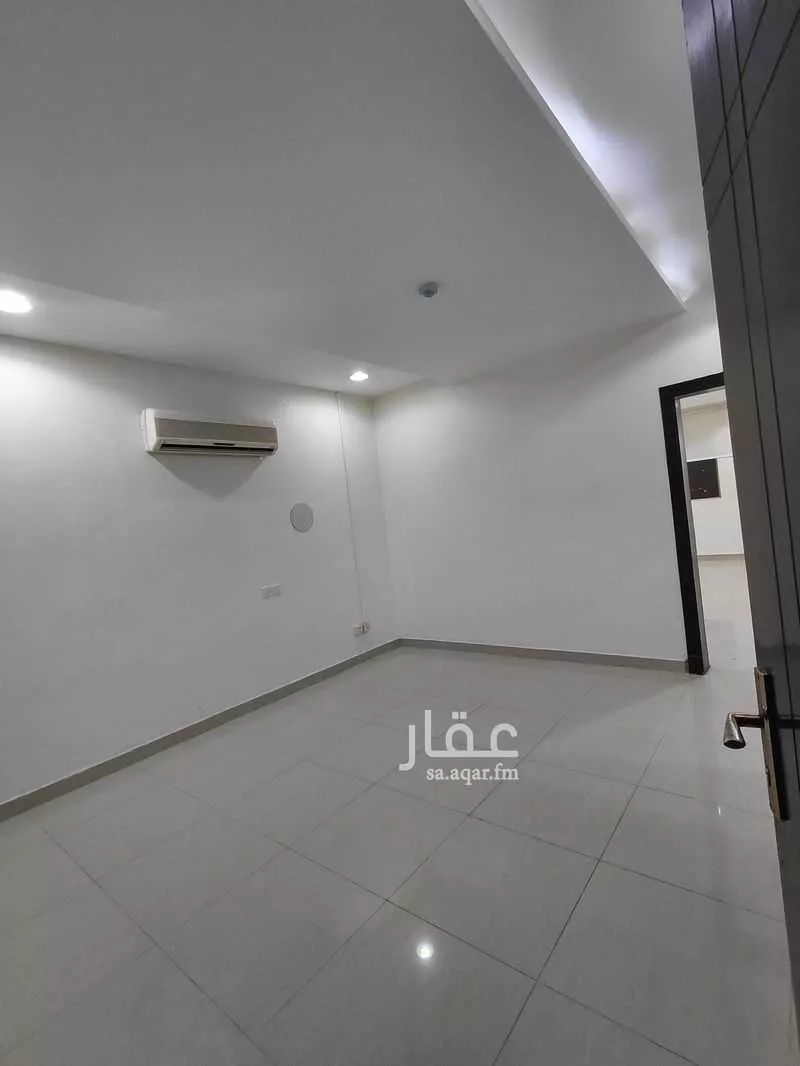 مكتب 90 م² في الحمراء 4