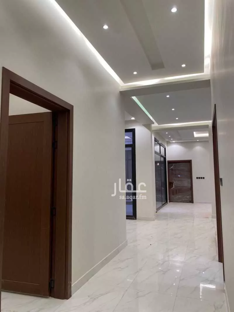 5 bedroom villa in Al Janadriyah 1