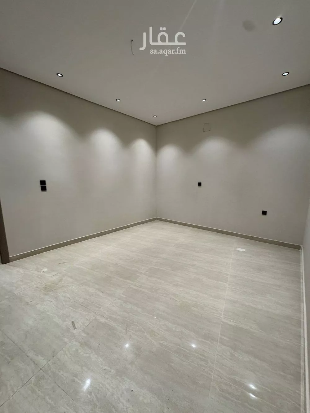 فيلا 7 غرف في ضاحية الملك فهد 4