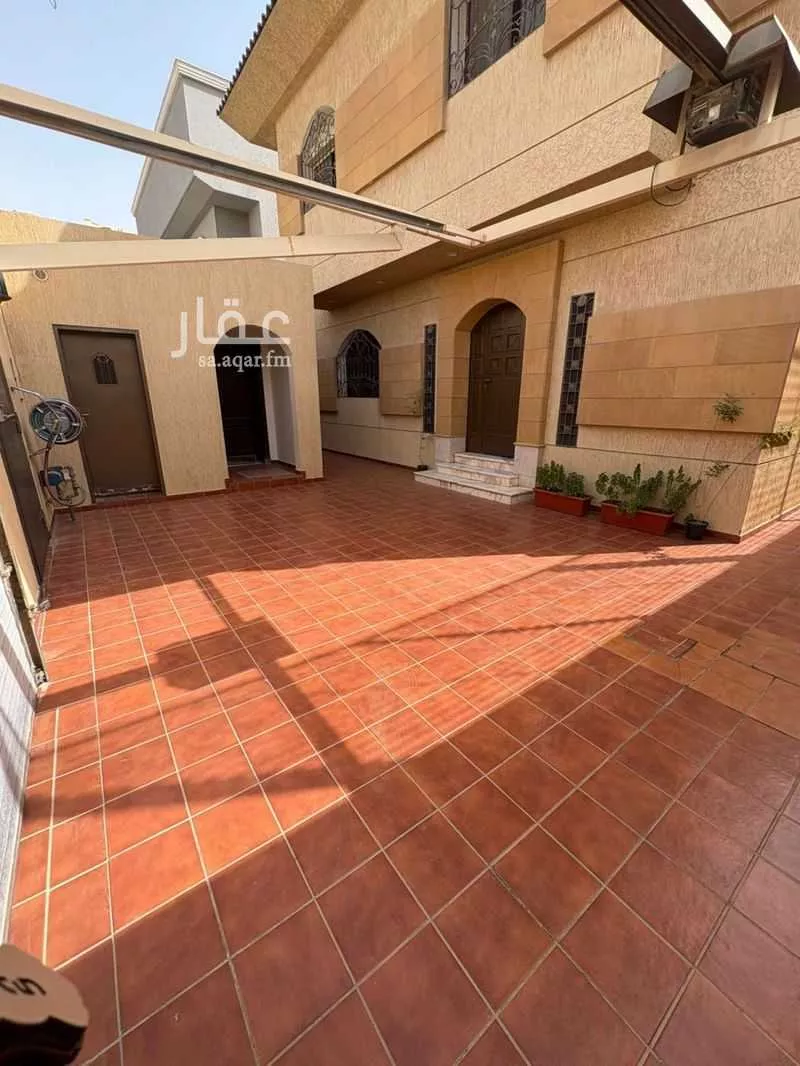 فيلا 7 غرف في النفل 1