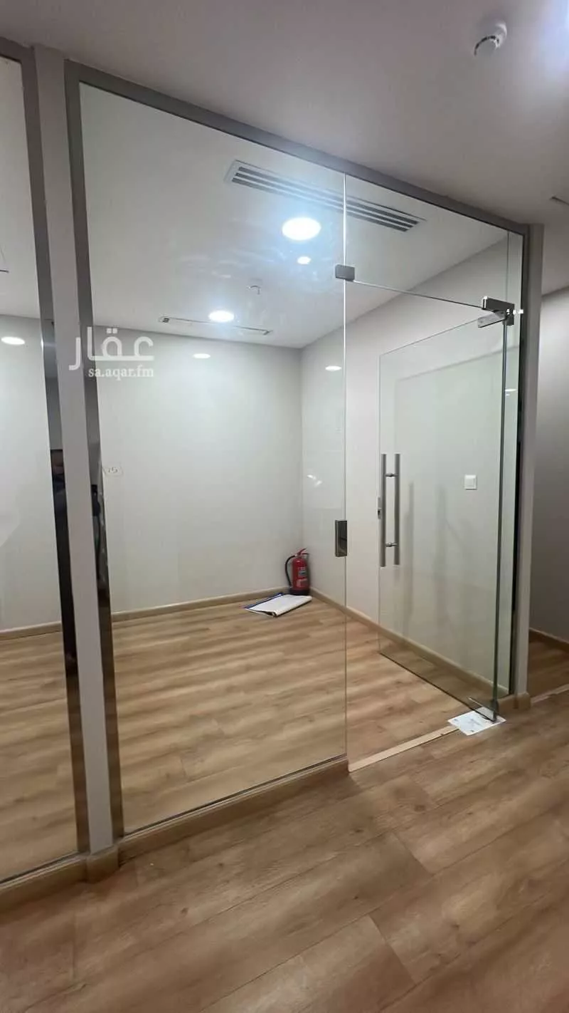 مكتب 50 م² في العليا 4