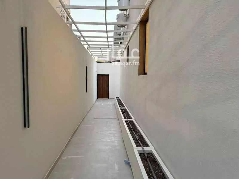 عمارة 560 م² في الملك فهد 1