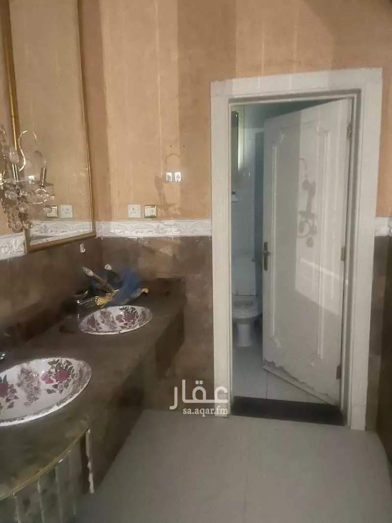 4 bedroom villa in King Fahd, Riyadh 6