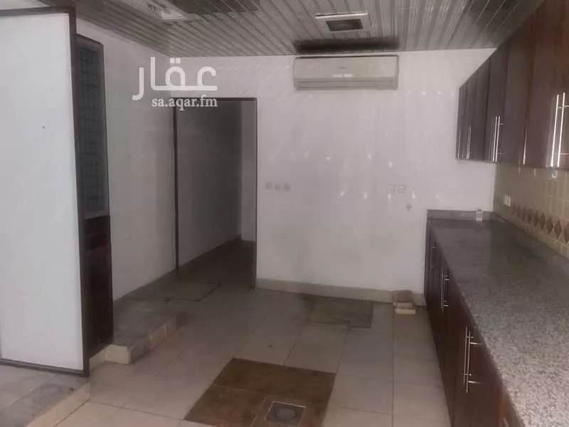 4 bedroom villa in King Fahd, Riyadh 7