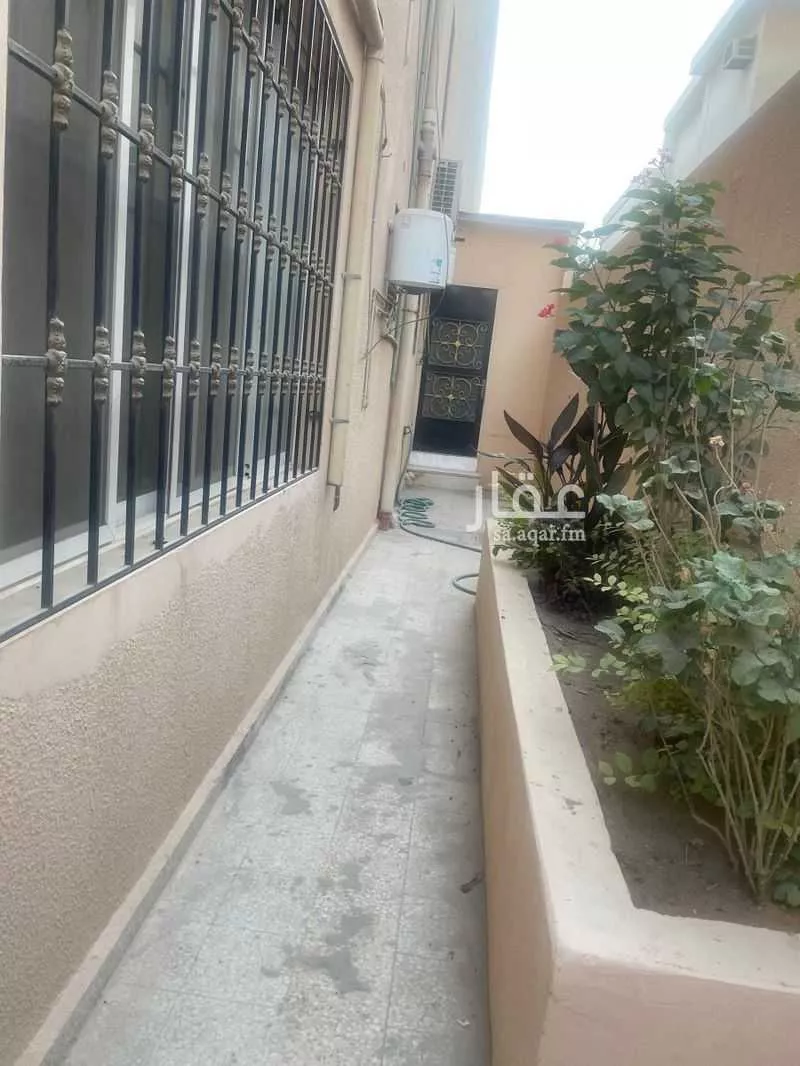 4 bedroom villa in King Fahd, Riyadh 10