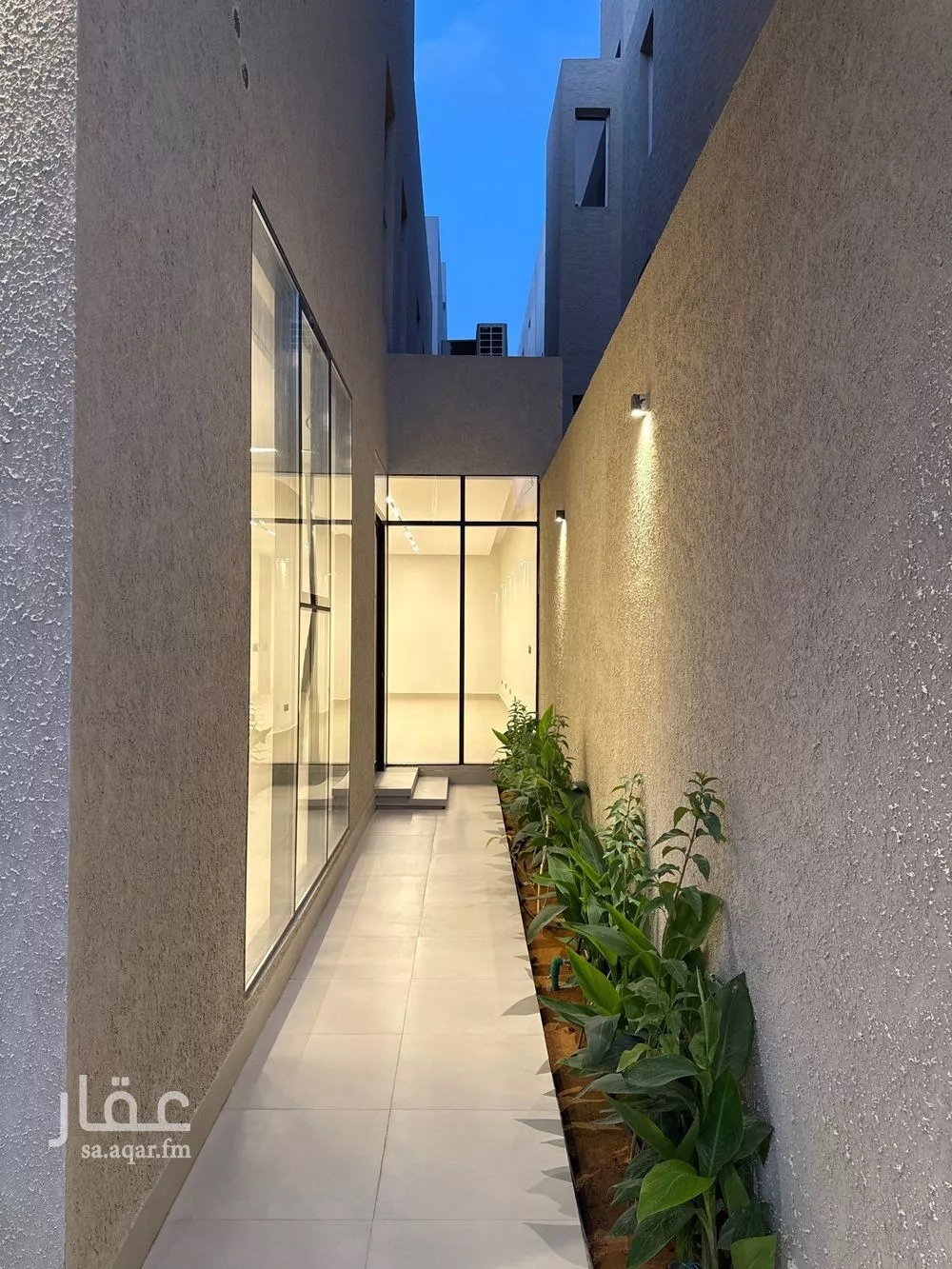 فيلا 5 غرف في النرجس 4