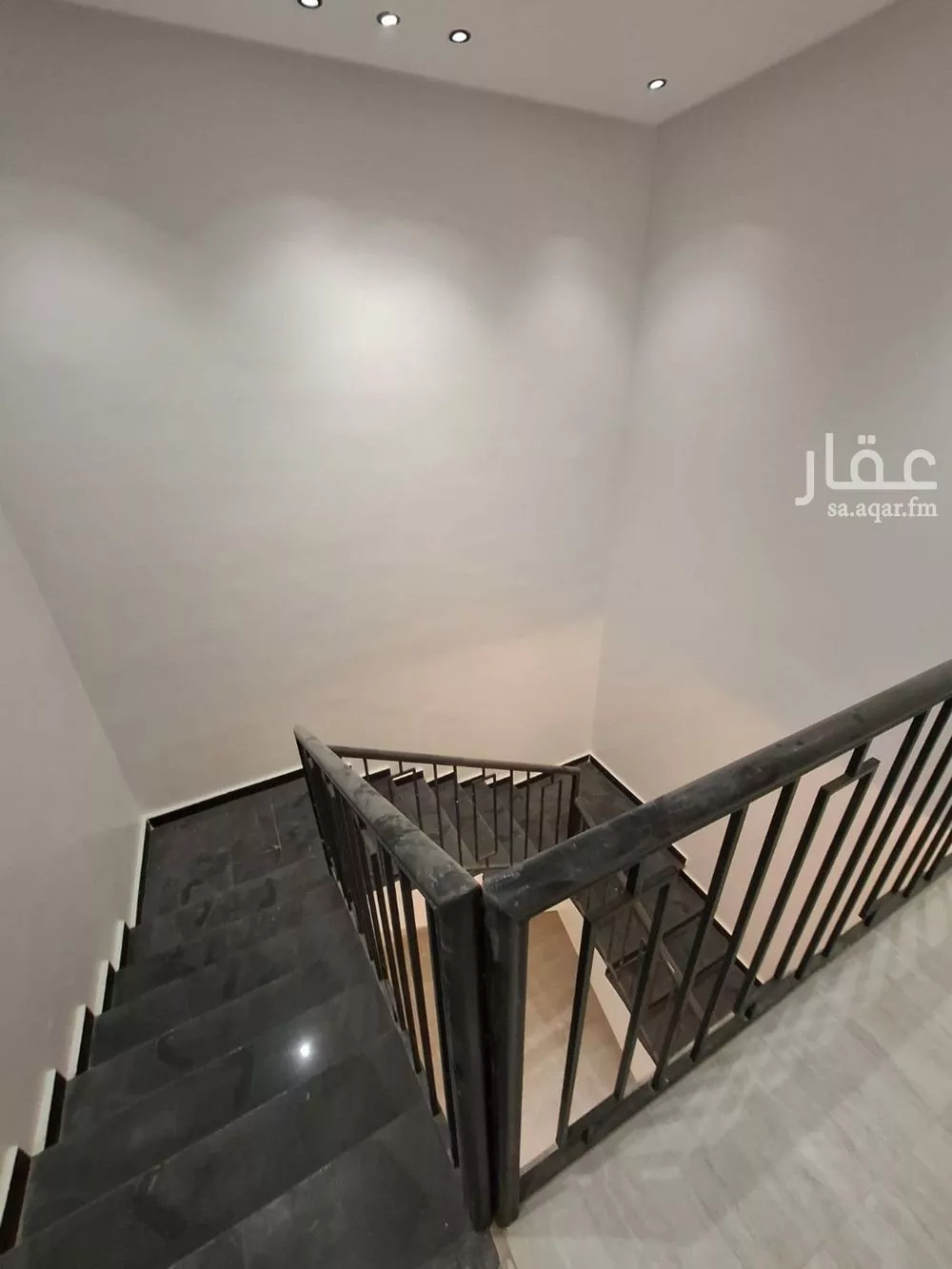 4 bedroom floor in Al Janadriyah 2