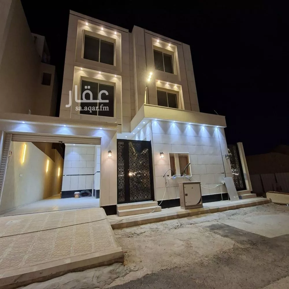 5 bedroom floor in Al Janadriyah 2