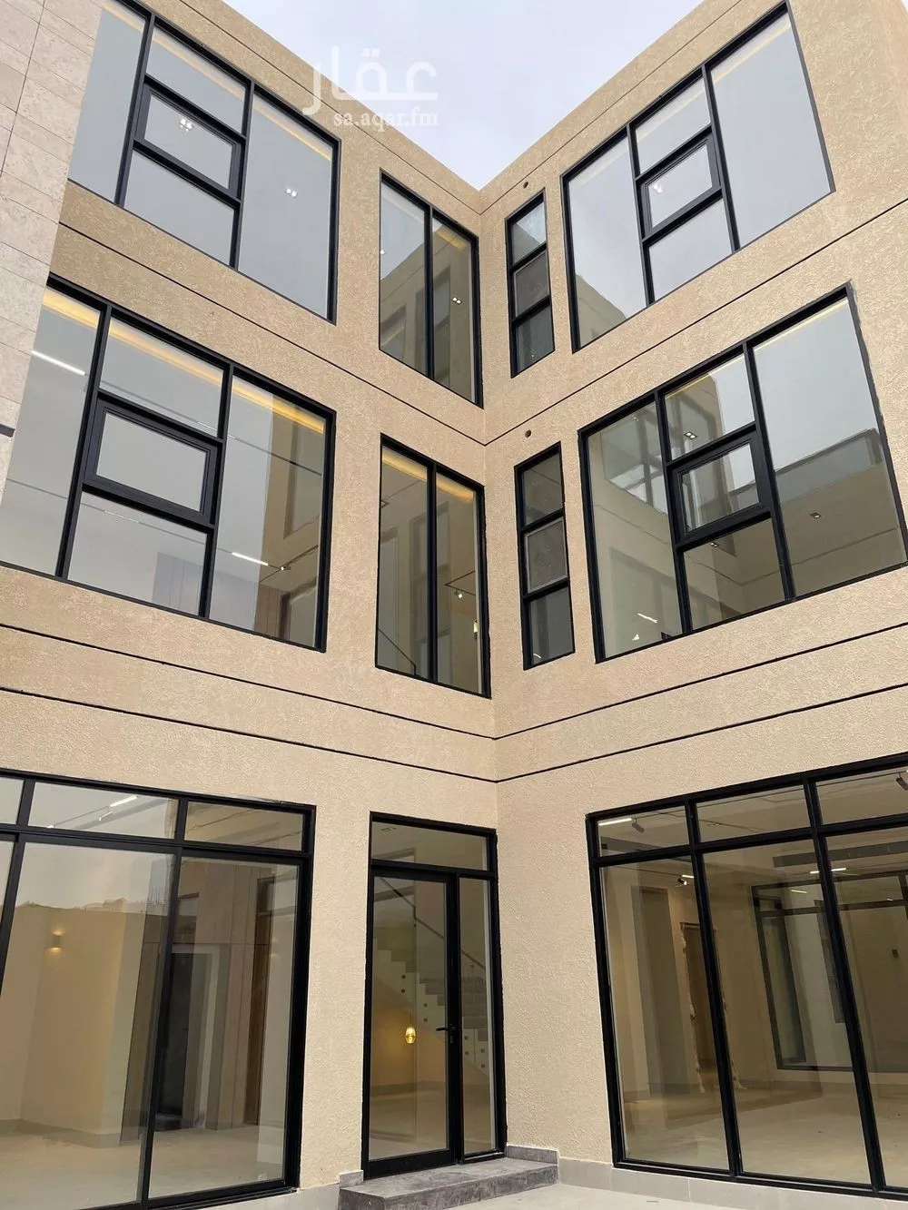 فيلا 7 غرف في المهدية 5