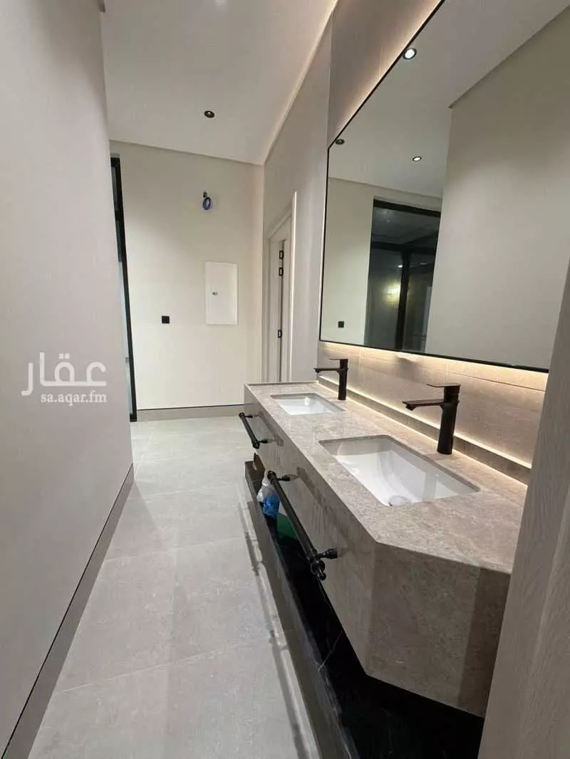 فيلا 9 غرف في طيبة 4