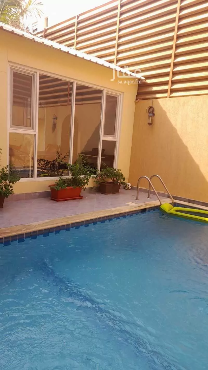 7 bedroom villa in Al Khalidiyyah 1