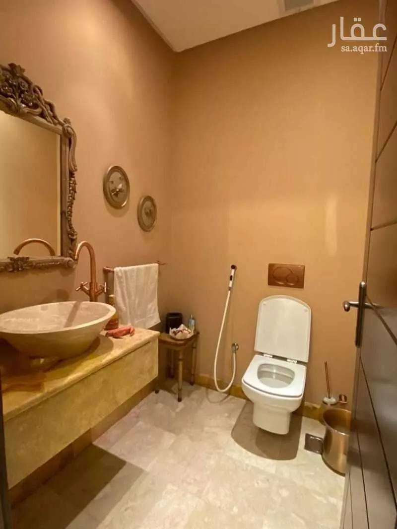 7 bedroom villa in Al Khalidiyyah 1