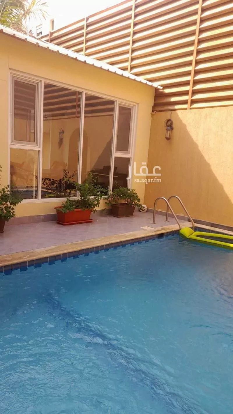 6 bedroom villa in Al Khalidiyyah 1