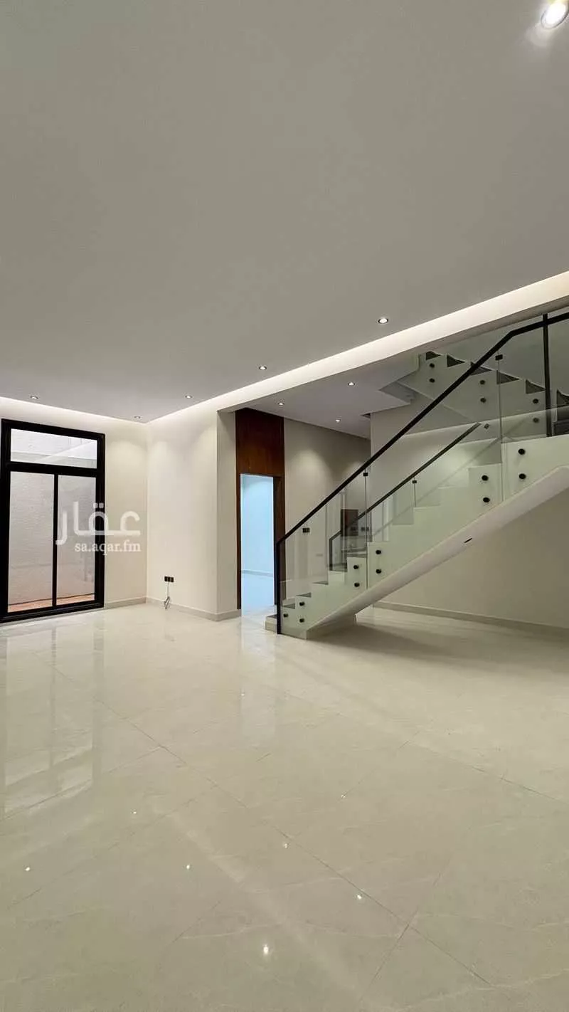 فيلا 5 غرف في الشرق 2