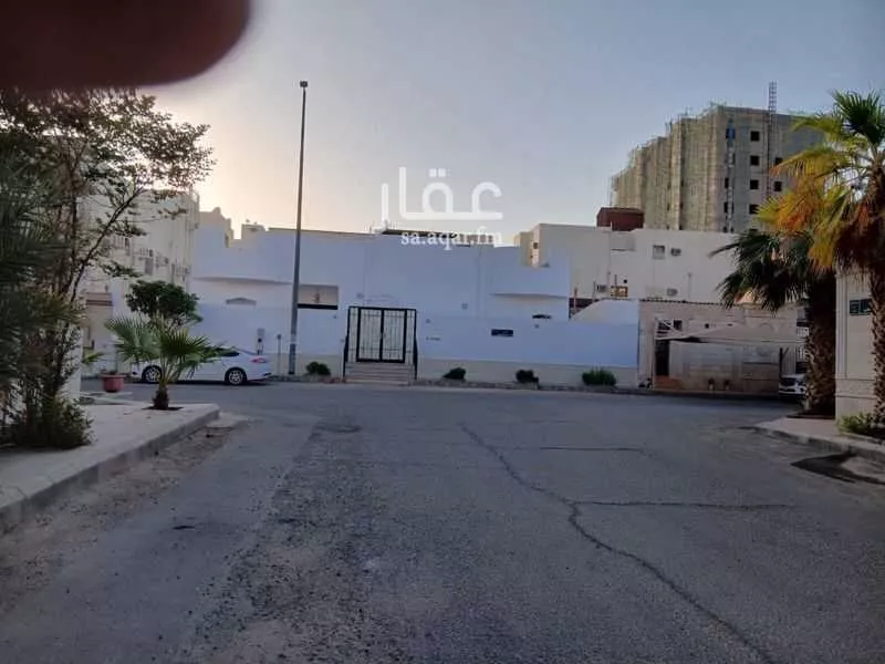 572 sqm building in Mahzur 4