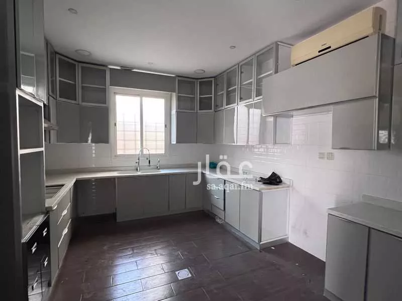 فيلا 5 غرف في العقيق 4