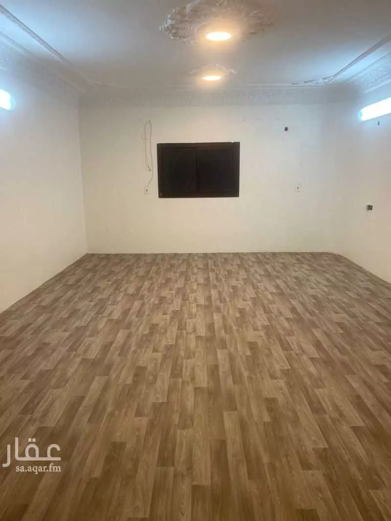 فيلا 6 غرف في عكاظ 5