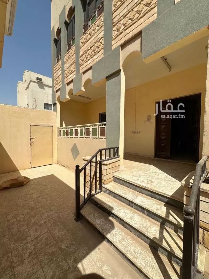 فيلا 5 غرف في الزهرة 4