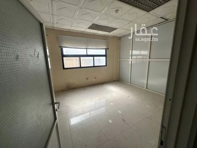 مكتب 383 م² في مدينة العمال 4