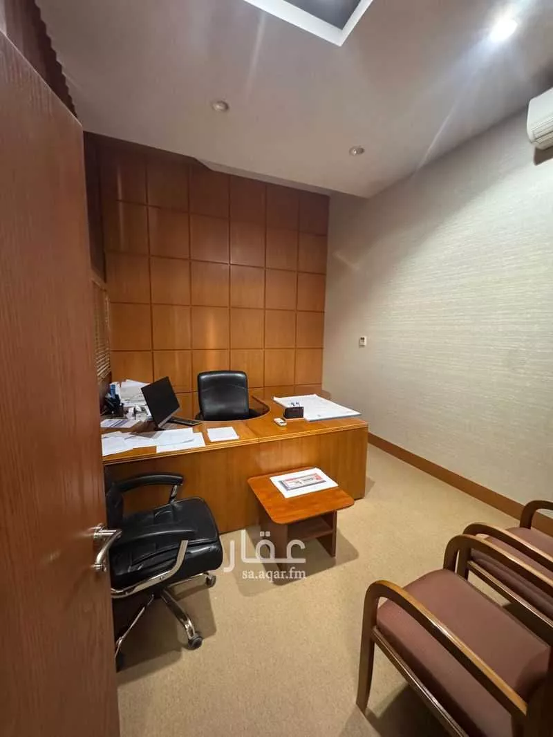 محل 320 م² في العارض 2