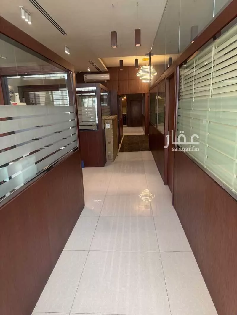 محل 320 م² في العارض 3