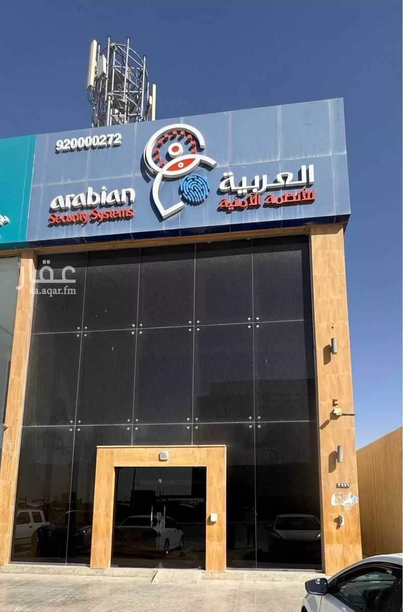 محل 320 م² في العارض 1