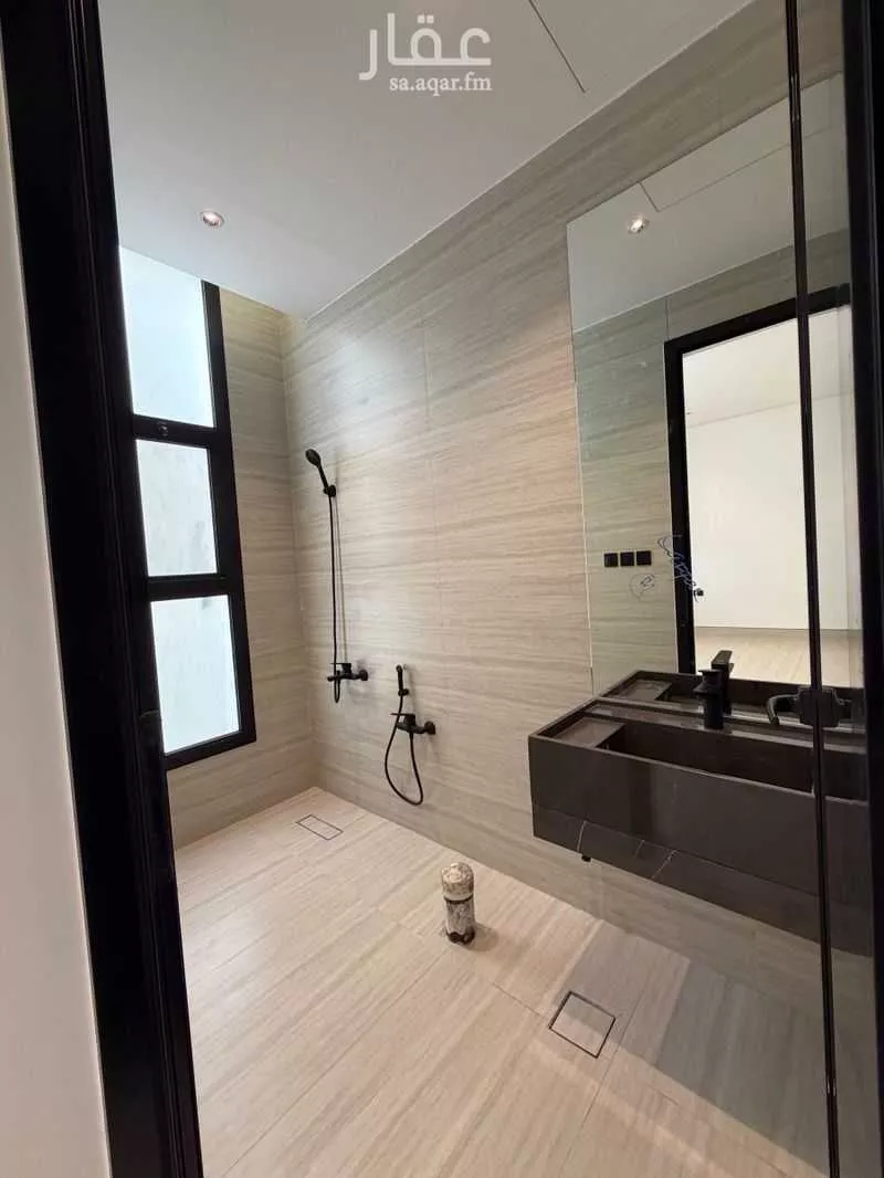 فيلا 5 غرف في النرجس 4