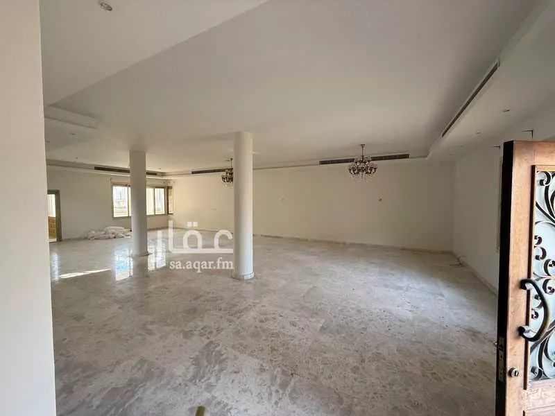 5 bedroom villa in Al Khalidiyyah 2