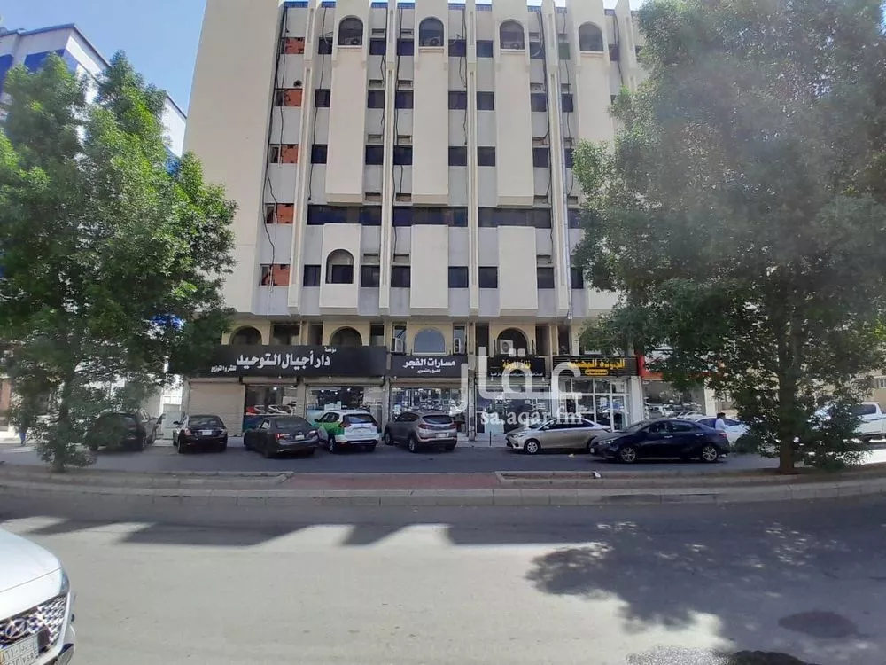 عمارة 1190 م² في الجامعة 4