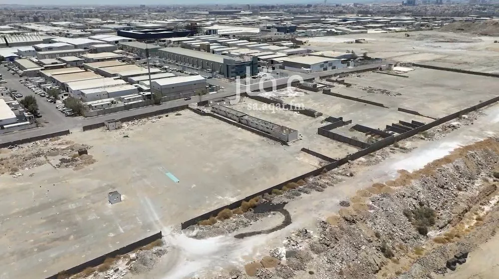 أرض 55008 م² في النخيل 3