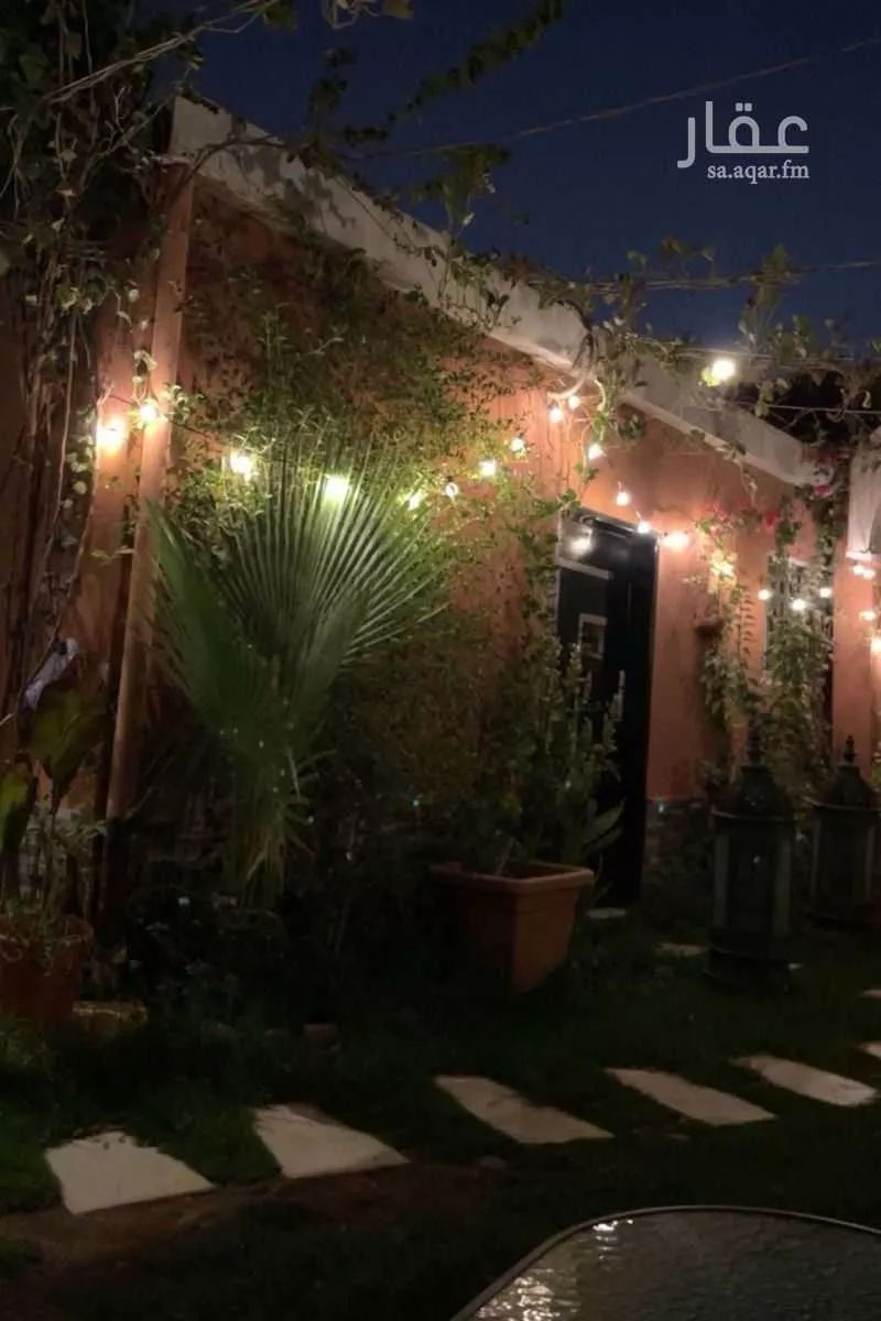 عمارة 372 م² في العليا 5