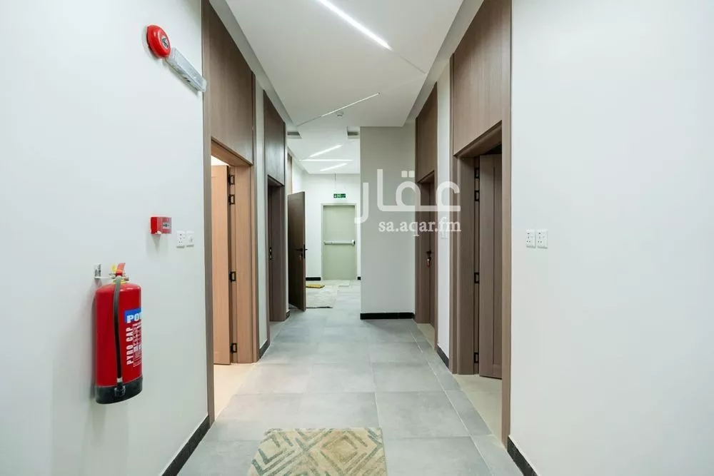 مكتب 750 م² في العارض 2