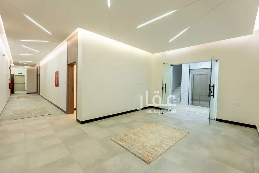 مكتب 750 م² في العارض 5