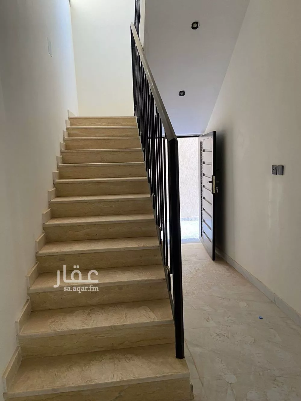 فيلا 5 غرف في الجنادرية 3