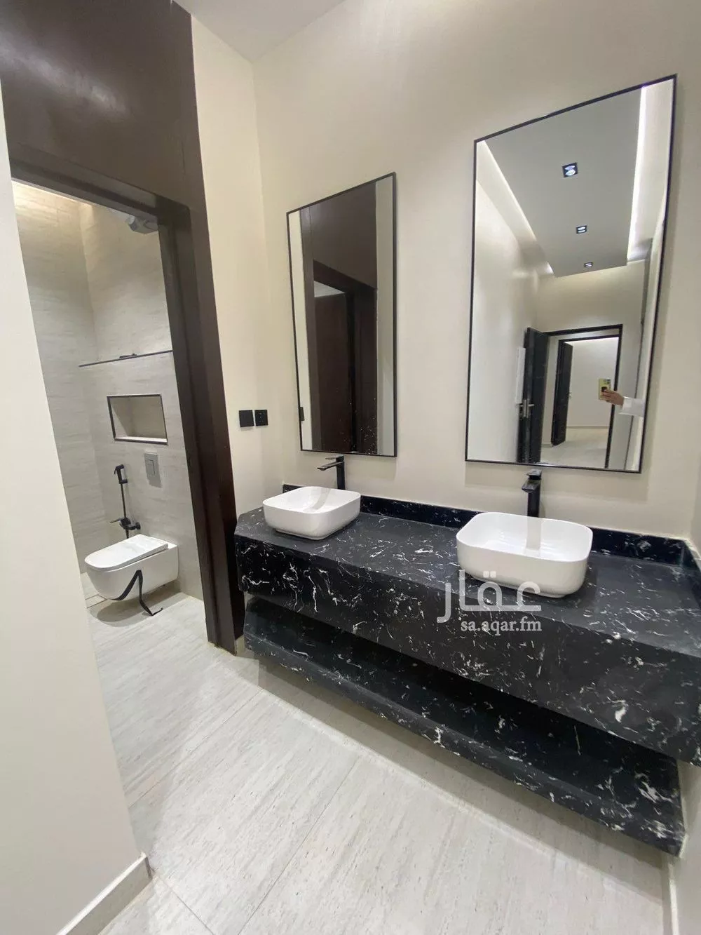 5 bedroom floor in Al Janadriyah 3