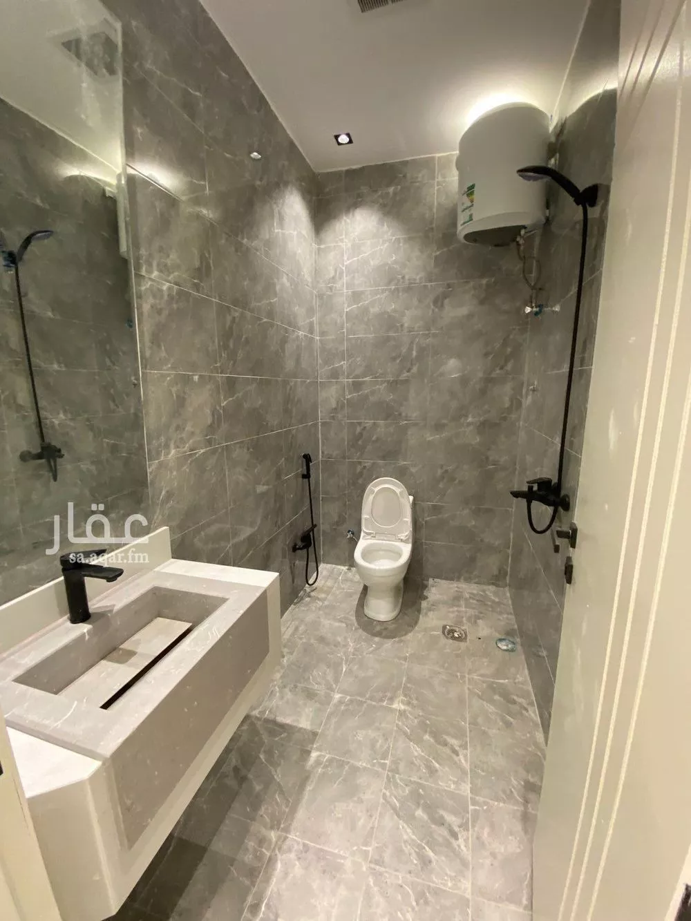 5 bedroom villa in Al Janadriyah 2