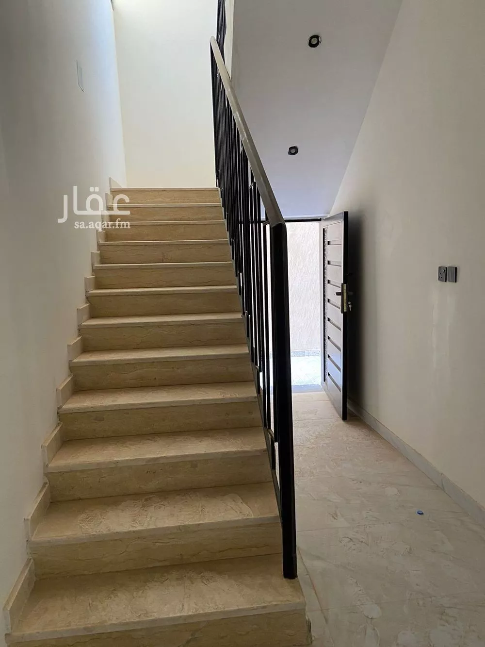 فيلا 5 غرف في الجنادرية 3