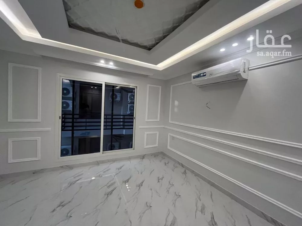 شقة 5 غرف في الحمرا 3